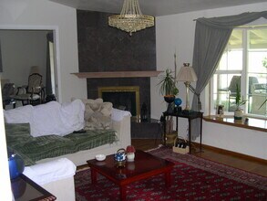 1200 McClaren Dr in Carmichael, CA - Foto de edificio - Building Photo