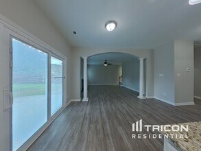 2324 Oakdale Creek Ln in Charlotte, NC - Building Photo - Building Photo