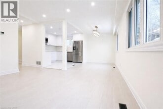 384 Westwood Dr in Kitchener, ON - Building Photo - Building Photo