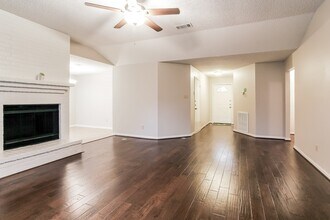 18606 Hiddenbay Way in Spring, TX - Building Photo - Building Photo