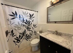 842 SW 12th Ct in Fort Lauderdale, FL - Building Photo - Building Photo
