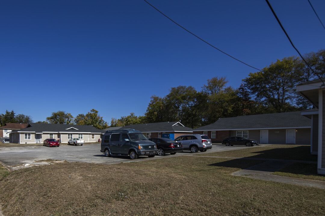 Redstone Garden Apartments in Huntsville, AL - Foto de edificio