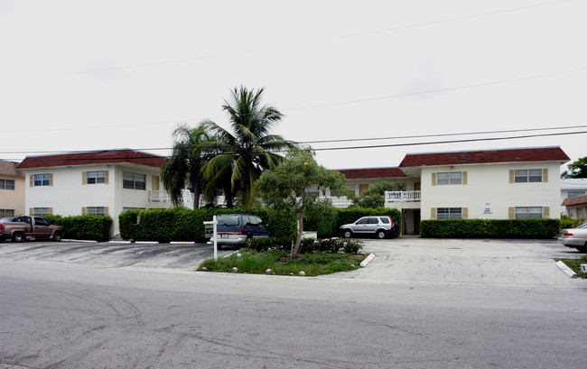 241 SE 9th Ave in Pompano Beach, FL - Building Photo - Building Photo