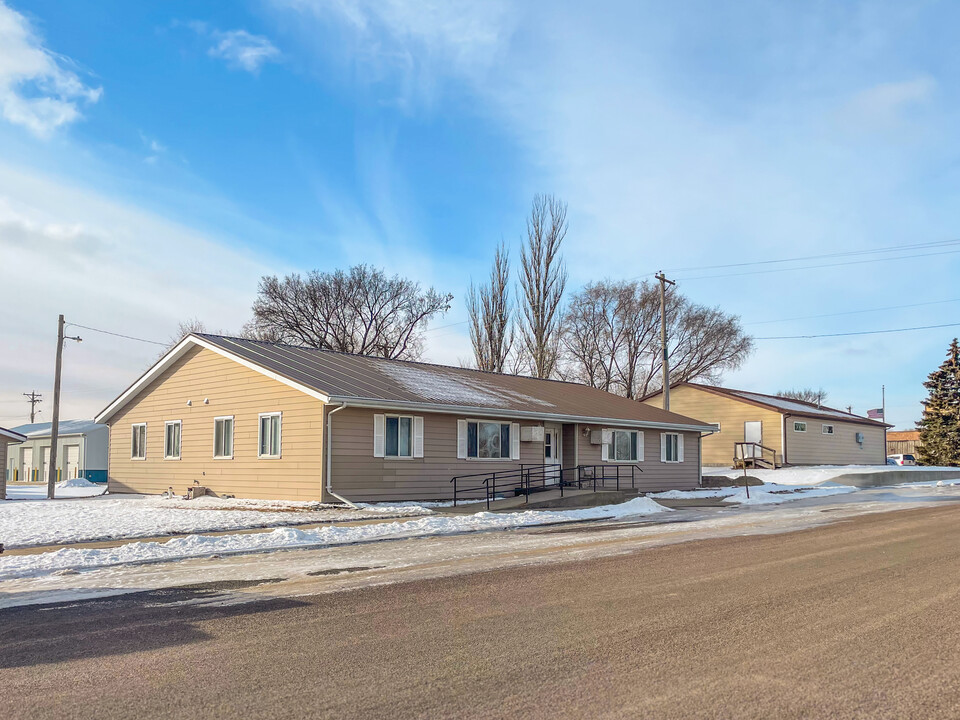 113 Pine St, Unit #8 in Kimball, SD - Foto de edificio