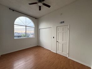 445 W 6th St in Long Beach, CA - Building Photo - Building Photo