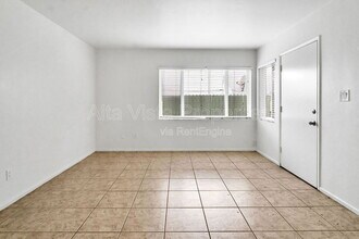 425 Bonair St in San Diego, CA - Building Photo - Building Photo