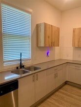 10209 Las Nubes Ave in Houston, TX - Foto de edificio - Building Photo