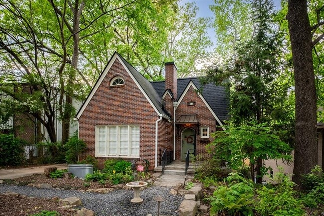 property at 28 Warren St NE