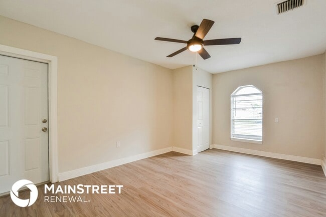 106 Hughes Ave in Sanford, FL - Foto de edificio - Building Photo