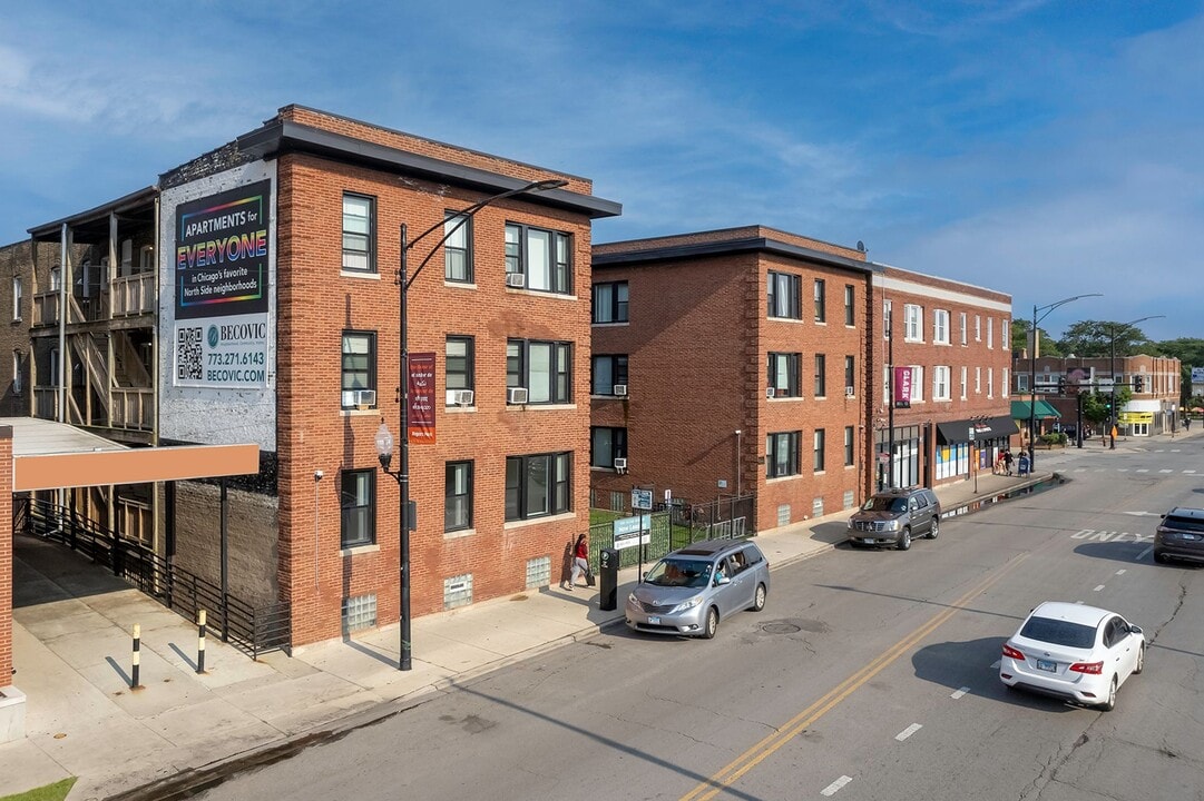 7411 N Clark St, Unit 1 in Chicago, IL - Building Photo