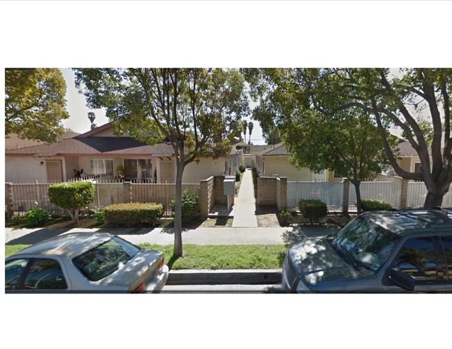 3030 Garnet Ln in Fullerton, CA - Foto de edificio - Building Photo