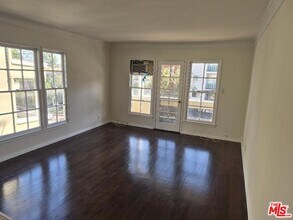 8561 Holloway Dr in West Hollywood, CA - Building Photo - Building Photo