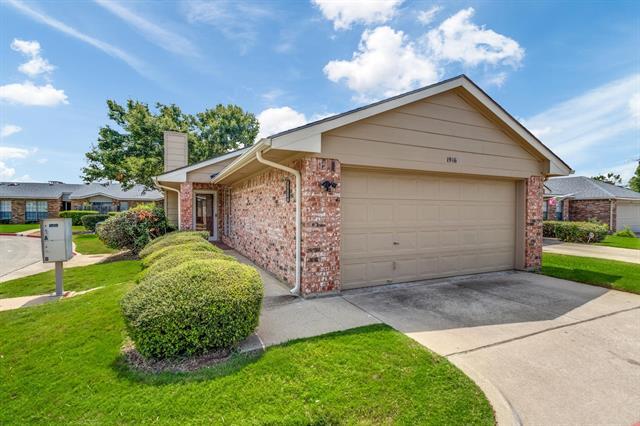 property at 1916 Maplewood Trail