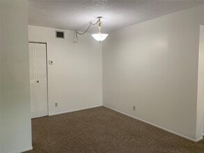 511 Gardens Dr, Unit 204 in Pompano Beach, FL - Building Photo - Building Photo