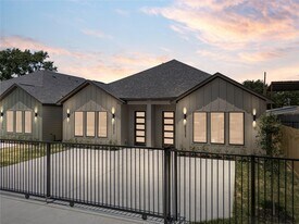 6622 St Augustine St in Houston, TX - Building Photo