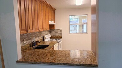 5515 N Lakewood Cir in Margate, FL - Building Photo - Building Photo