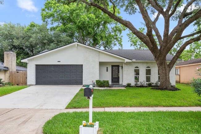 property at 2010 Quail Valley E Dr
