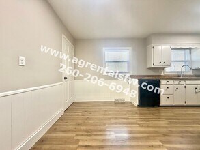 5037 Brook Dr in Fort Wayne, IN - Building Photo - Building Photo