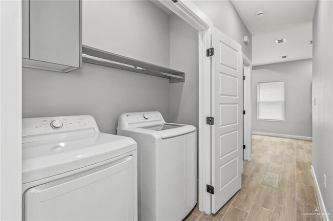 100 Yosemite Dr-Unit -1 in Mission, TX - Building Photo - Building Photo