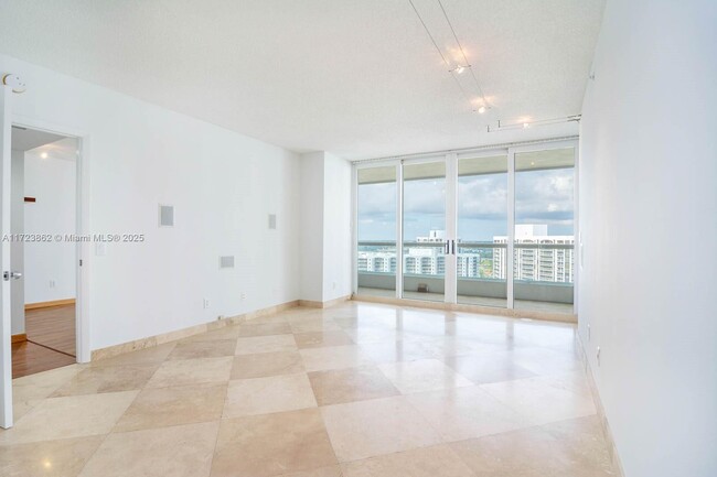 21055 Yacht Club Dr, Unit 2104 in Aventura, FL - Building Photo - Building Photo