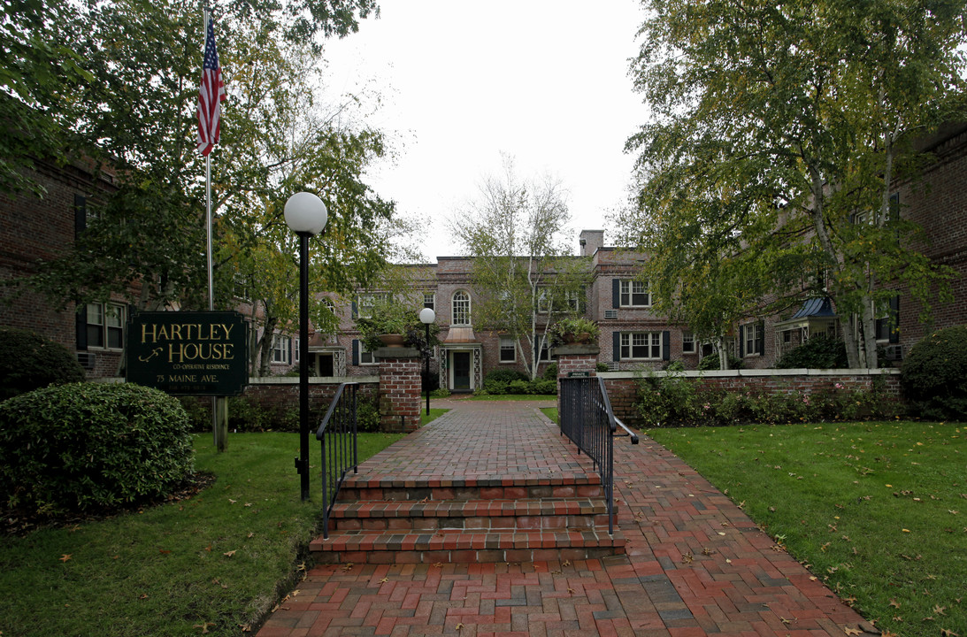 Hartley House in Rockville Centre, NY - Building Photo