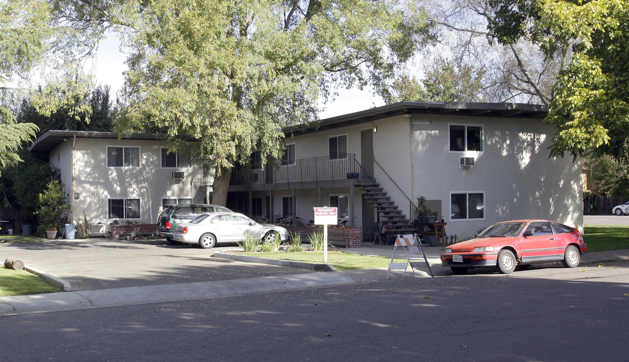 639 9th St in Davis, CA - Building Photo