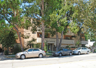 749-755 N Sweetzer Ave in Los Angeles, CA - Building Photo - Building Photo