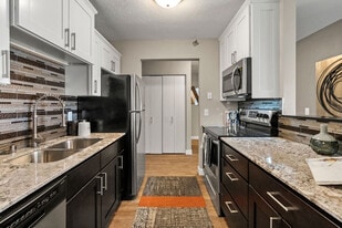 Lux Apartments in Minneapolis, MN - Building Photo