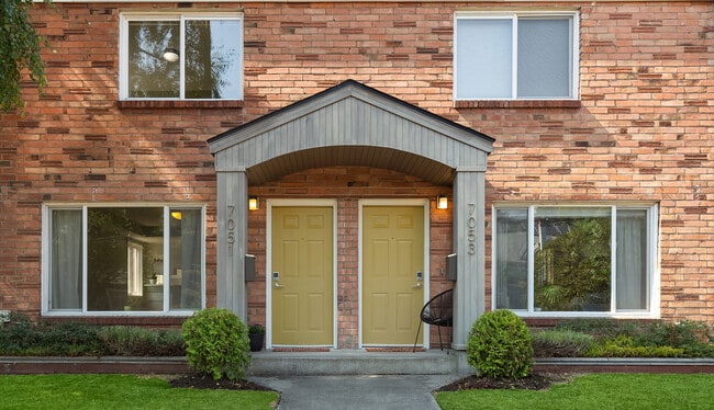 7051 8th Ave NW in Seattle, WA - Foto de edificio - Building Photo