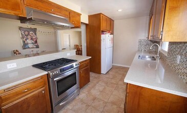 327 E Collins Ave in Orange, CA - Building Photo - Building Photo