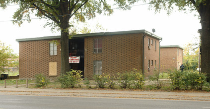 377 E Mclemore Ave in Memphis, TN - Foto de edificio - Building Photo