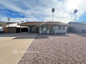 2461 E Manhatton Dr in Tempe, AZ - Building Photo