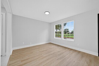 19515 Fletcher Way Dr, Unit 3 in Houston, TX - Foto de edificio - Building Photo
