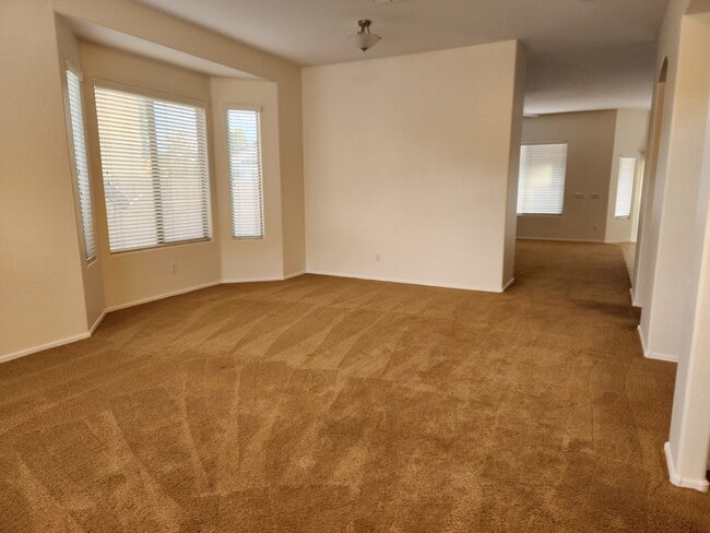 4073 E Reins Rd in Gilbert, AZ - Foto de edificio - Building Photo