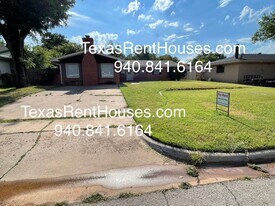 4705 Florist St in Wichita Falls, TX - Building Photo