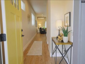 1096 E Fairhaven Ave in Burlington, WA - Building Photo