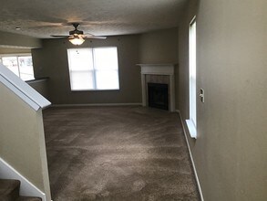 5242 Basin Park Dr in Indianapolis, IN - Foto de edificio - Building Photo