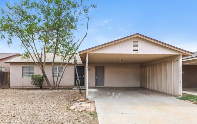 2251 W Roeser Rd in Phoenix, AZ - Building Photo - Building Photo