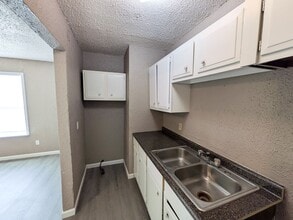 4370 Avenue A in Beaumont, TX - Building Photo - Building Photo