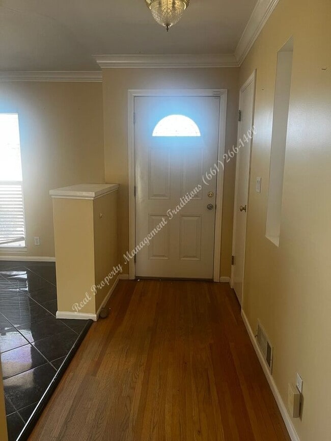 2039 Columbia Way in Palmdale, CA - Building Photo - Building Photo