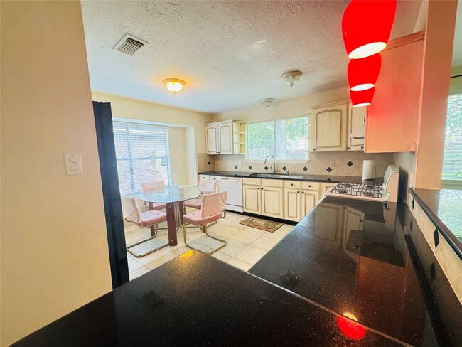2802 Old Fort Rd in Sugar Land, TX - Building Photo - Building Photo