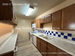 8080 E Speedway Blvd in Tucson, AZ - Building Photo - Building Photo