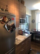 110 Riverway, Unit 122-2 in Boston, MA - Foto de edificio - Building Photo