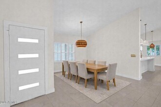 15650 N 60th Pl in Scottsdale, AZ - Foto de edificio - Building Photo