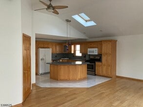 598 Saddle River Rd, Unit 1 in Saddle Brook, NJ - Foto de edificio - Building Photo