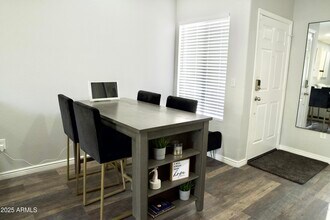 1825 W Ray Rd in Chandler, AZ - Foto de edificio - Building Photo