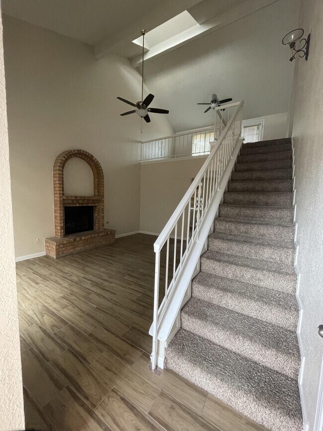 5225 Roger Maris Dr in El Paso, TX - Building Photo - Building Photo