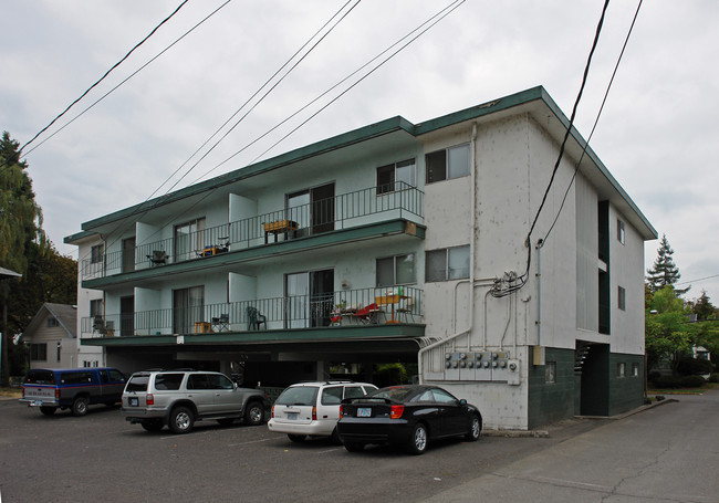 1365 Ferry St in Eugene, OR - Foto de edificio - Building Photo