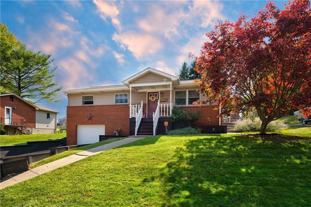 5123 Yale Dr in Aliquippa, PA - Building Photo