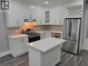 27 Belmont Ave in Hamilton, ON - Building Photo - Building Photo